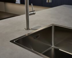 NK27912 Manhattan   Eiche Nero   Portland   Zement Saphirgrau