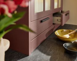 NK29240 Lugano Lack   Hennarot softmatt