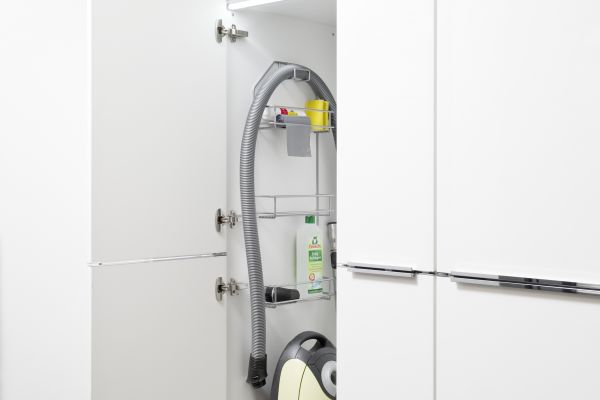 NK8933 Besenschrank